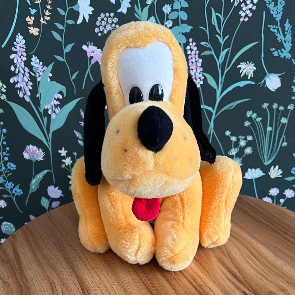 VINTAGE Disneyland Walt Disney World Baby Pluto sitting plush souvenir 10”